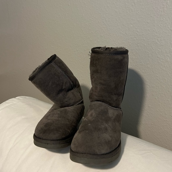 UGG Australia Classic Short II Boots - Picture 2 of 9